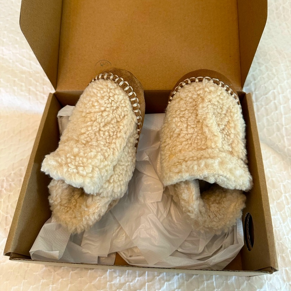 L.L. Bean baby slippers sz 3-4